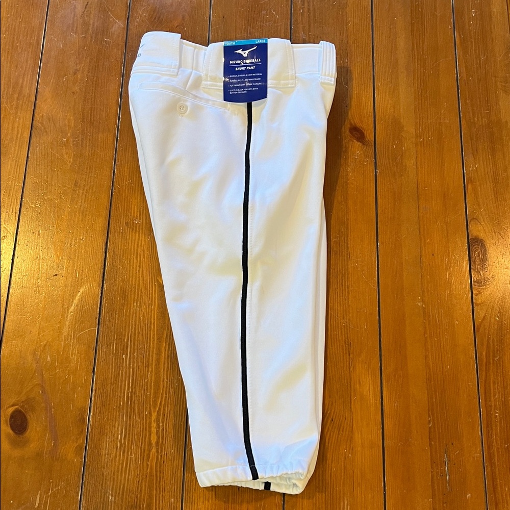 NWT Mizuno White Short Pants Youth Large